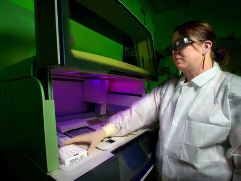 Recyclingfähiger Kunststoff: Biologisch abbaubarer Polyester mit ähnlichen Eigenschaften wie hochdichtes Polyethylen