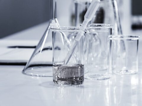 Recyclingfähiger Kunststoff: Biologisch abbaubarer Polyester mit ähnlichen Eigenschaften wie hochdichtes Polyethylen