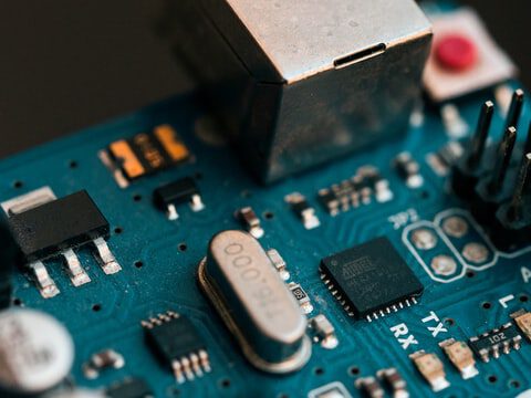 Neuralink: Können Brain-Computer-Interfaces unsere Gedanken lesen, Herr Dirnagl?